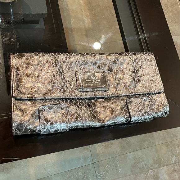 Elite Models Fashion Silver Crocodile Embossed Clutch - Picture 3 of 10